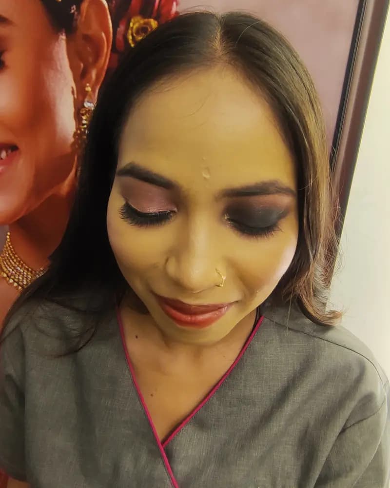 Pink Shimmer And Black Smoky Eye Makeup
