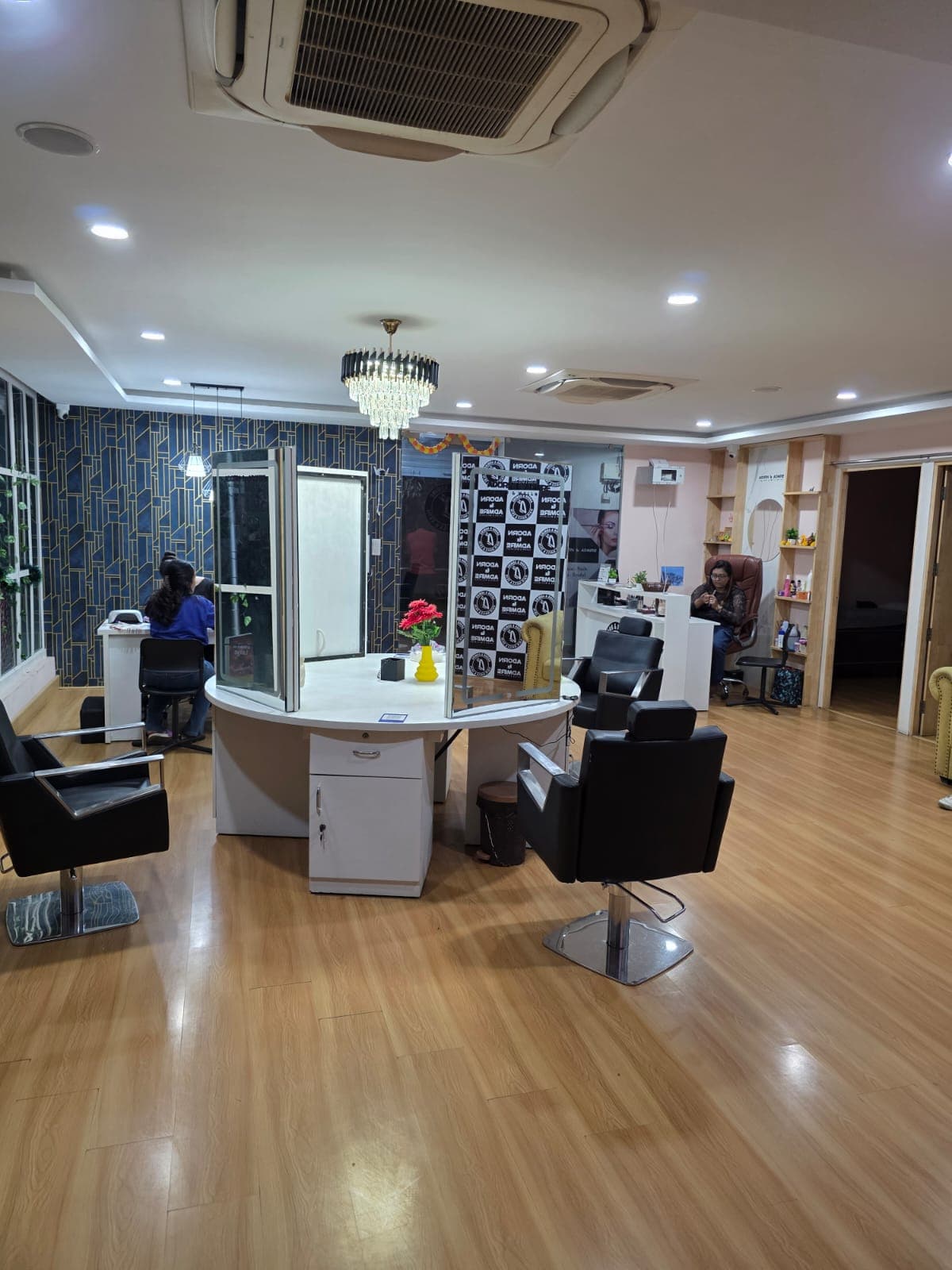 Adorn and US unisex Salon and wellness .
