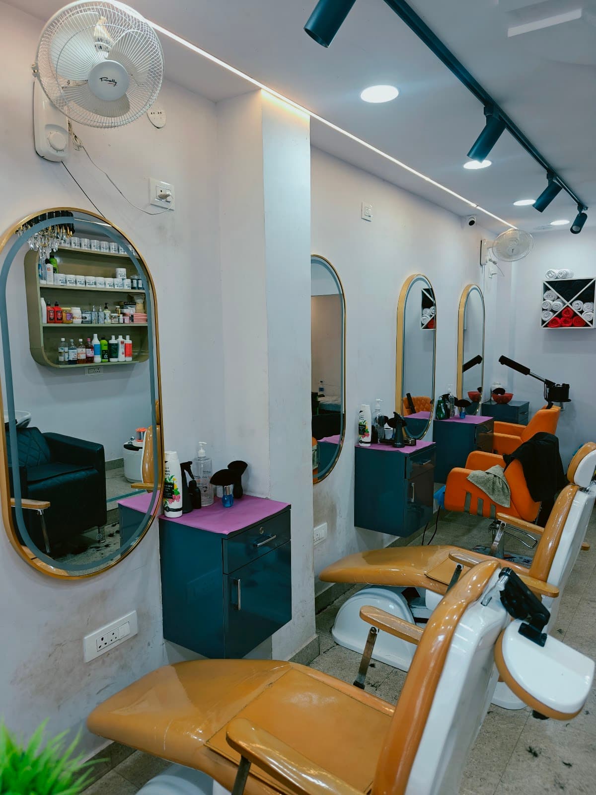Krishna's Salon