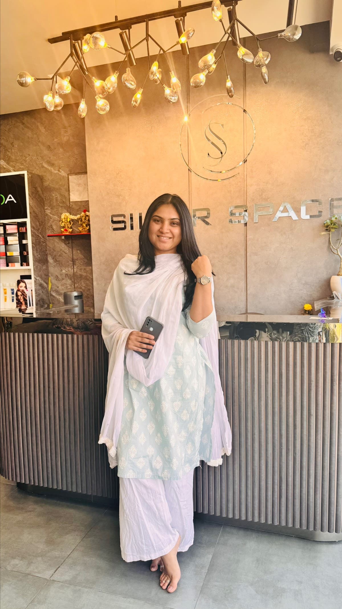 SILVER SPACE SALON