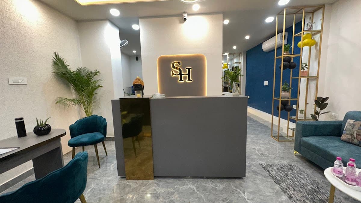 Saru Hairstorm - A Family Unisex Salon In Mansarovar