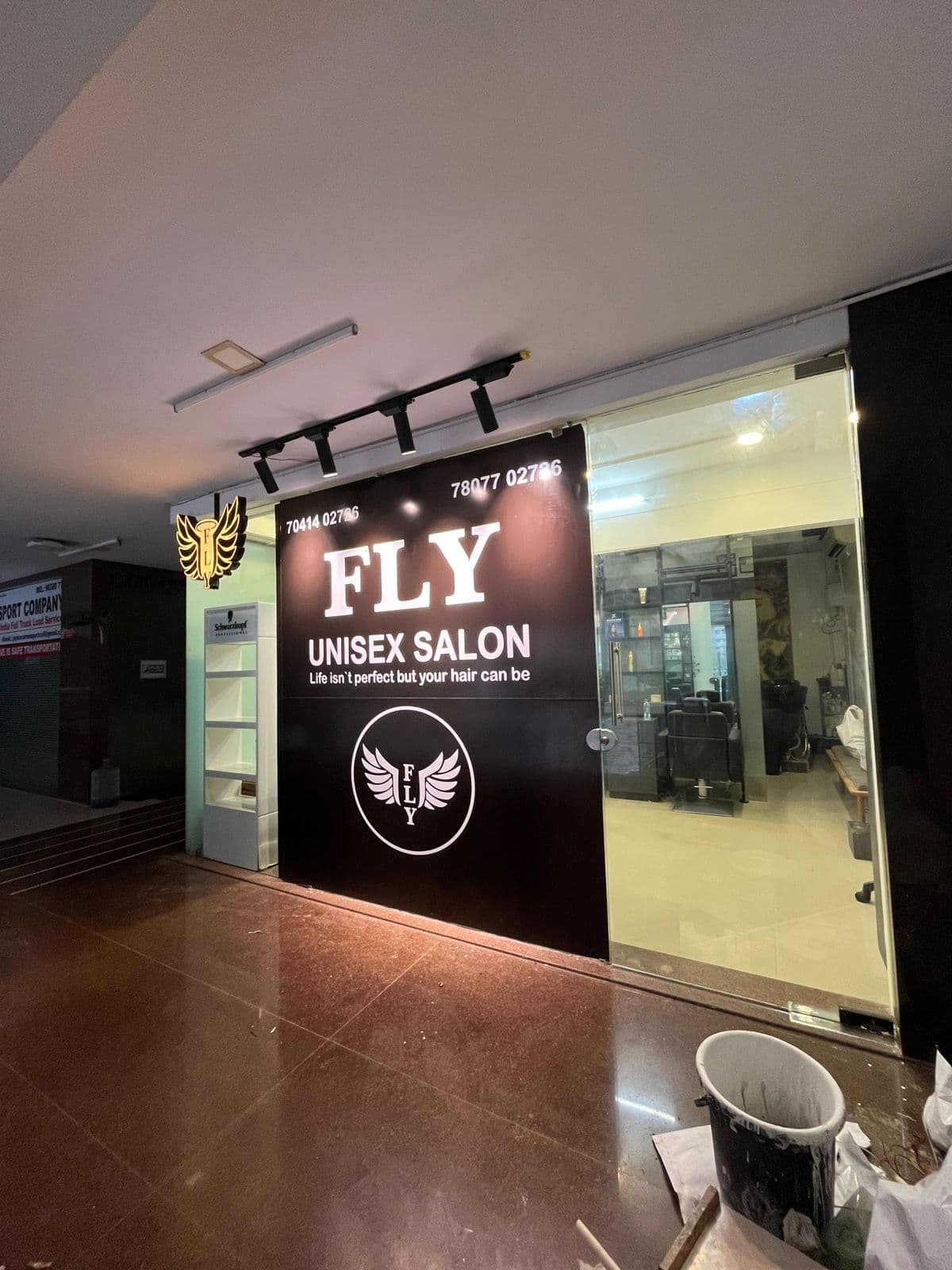 FLY unisex salon