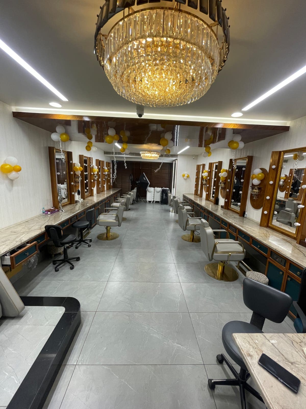Bonanza Luxe Salon vesu