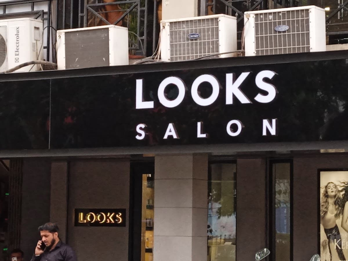 Looks Salon