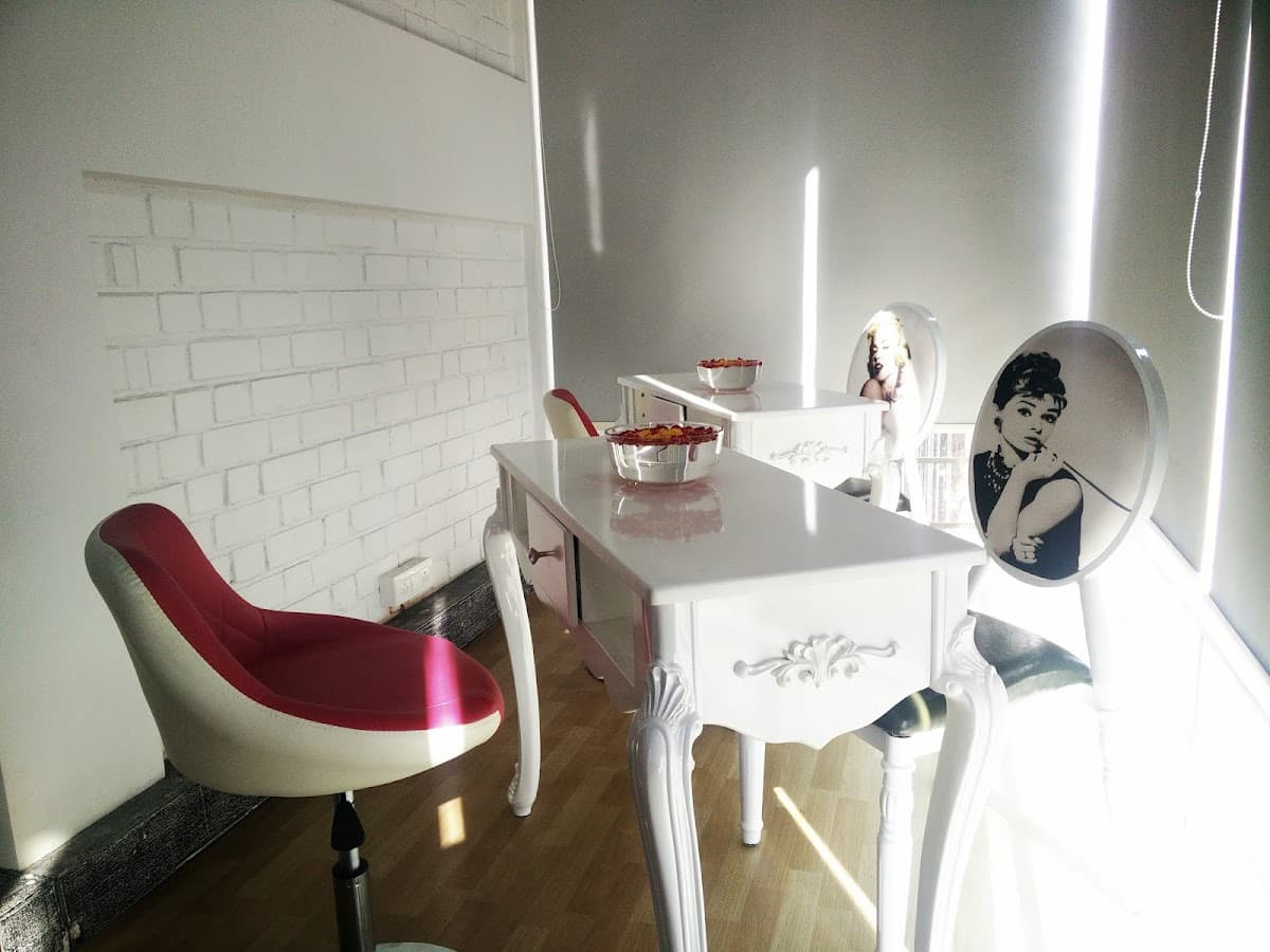Flirty Scissors Spa & Salon