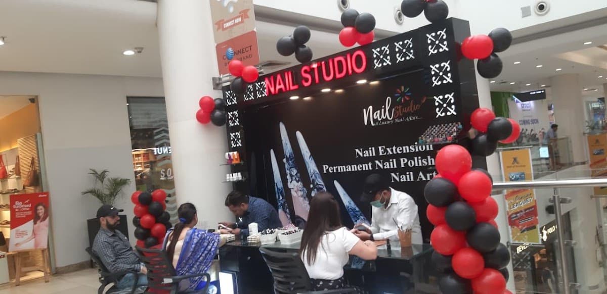 Nail studio