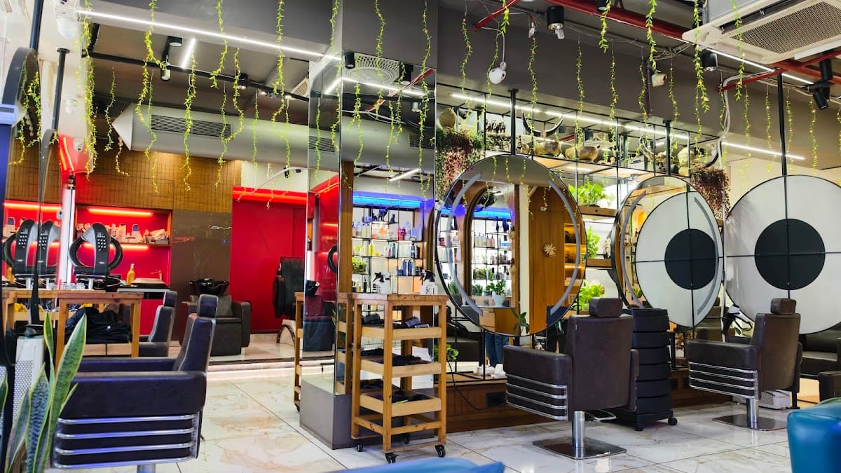 A Luxury Salon & Bridal Studio || Best Salon In surat/ Best hair colour in surat/ Best hair Treatment salon