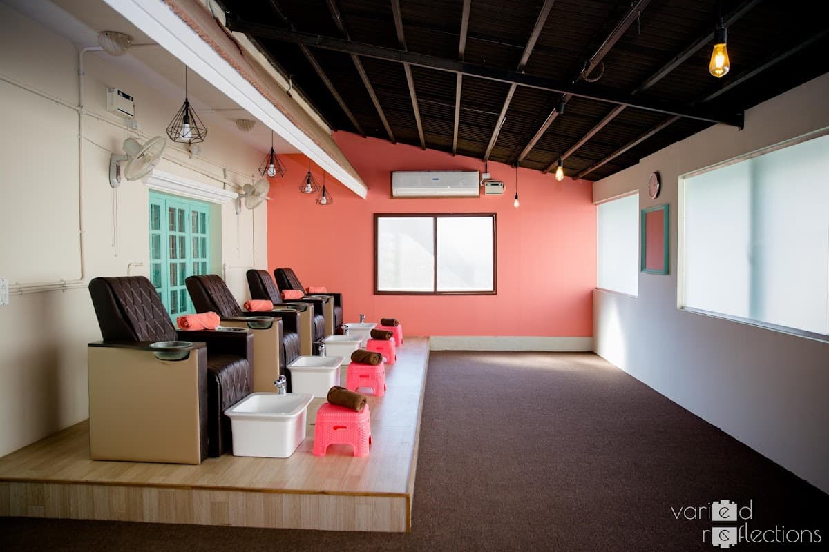 Outlook Unisex Salon & Nail Art - Prashanth Layout, Hopefarm