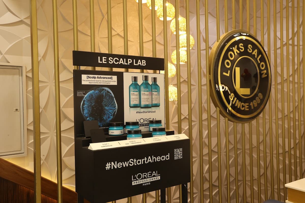 Looks Salon, Sector 50, Noida