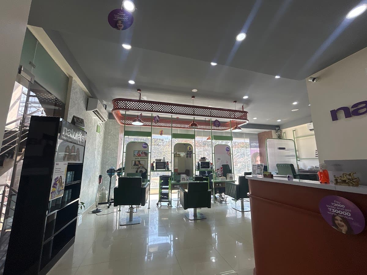 Naturals Salon