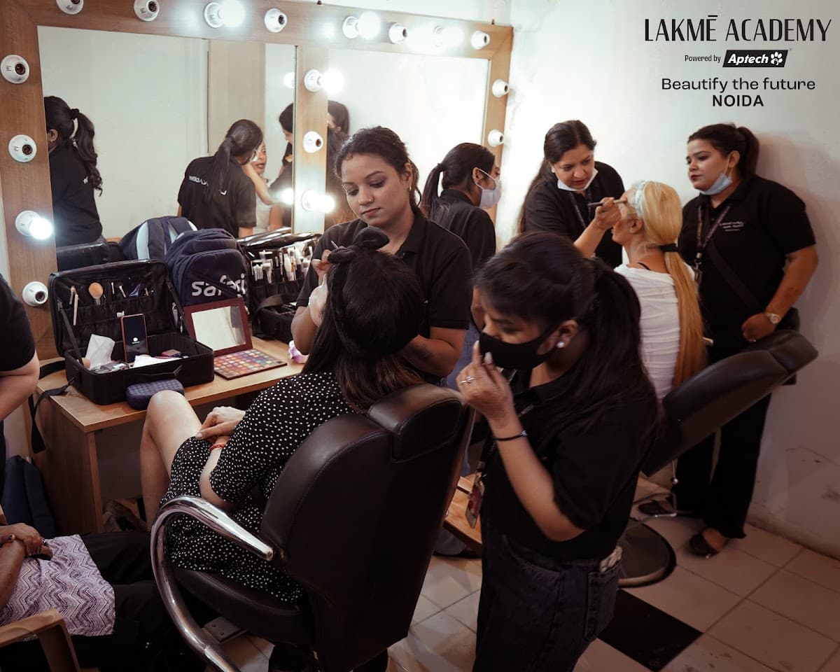 Lakme Academy Noida Sector-18