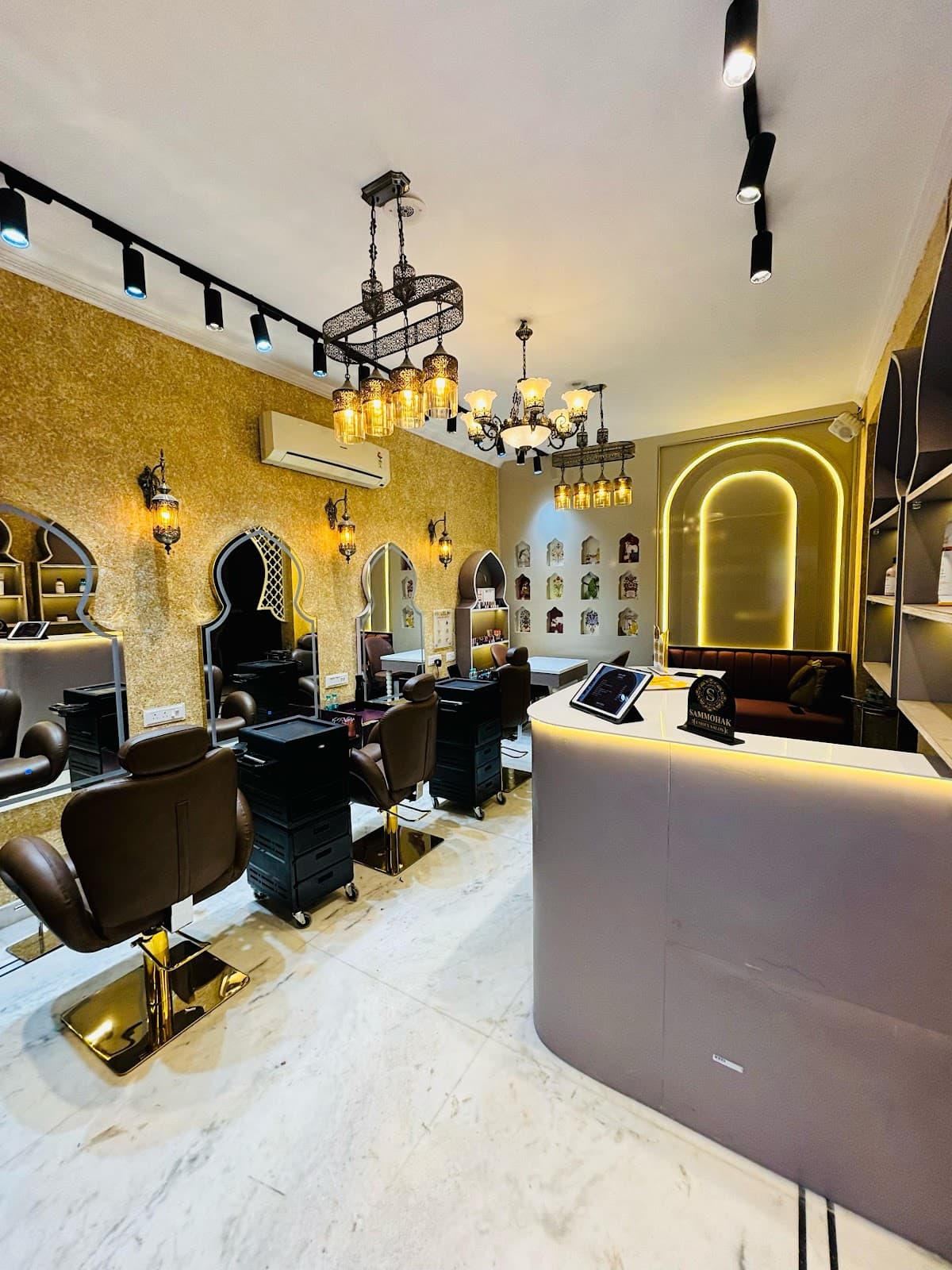 Sammohak Salon