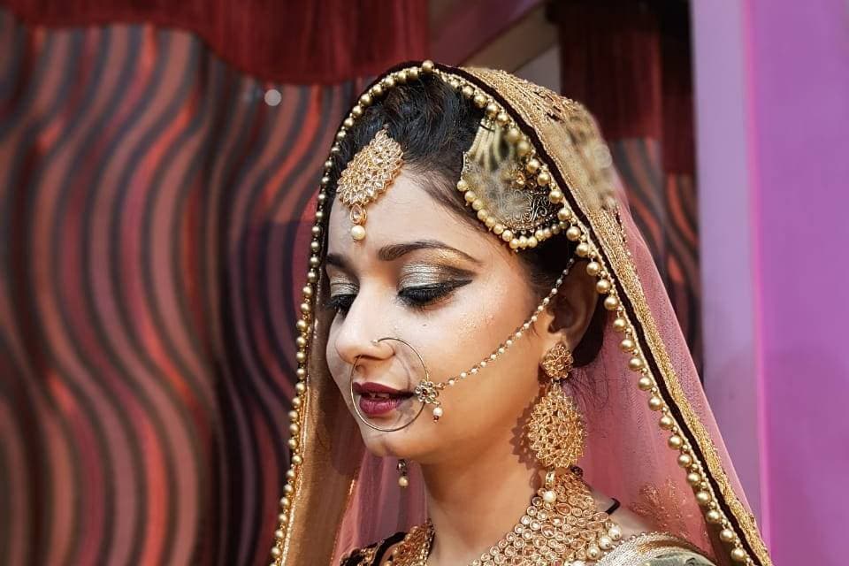 Aura Beauty Clinic & Saloon ( only for ladies