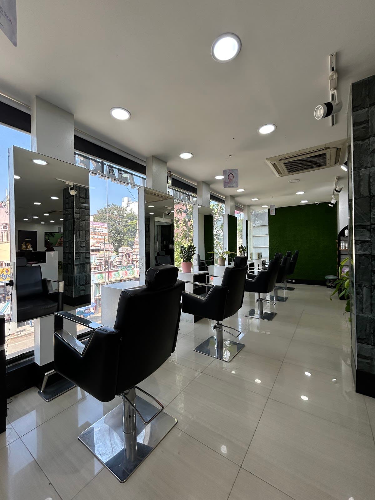 Hair Bonds Unisex Salon and Academy