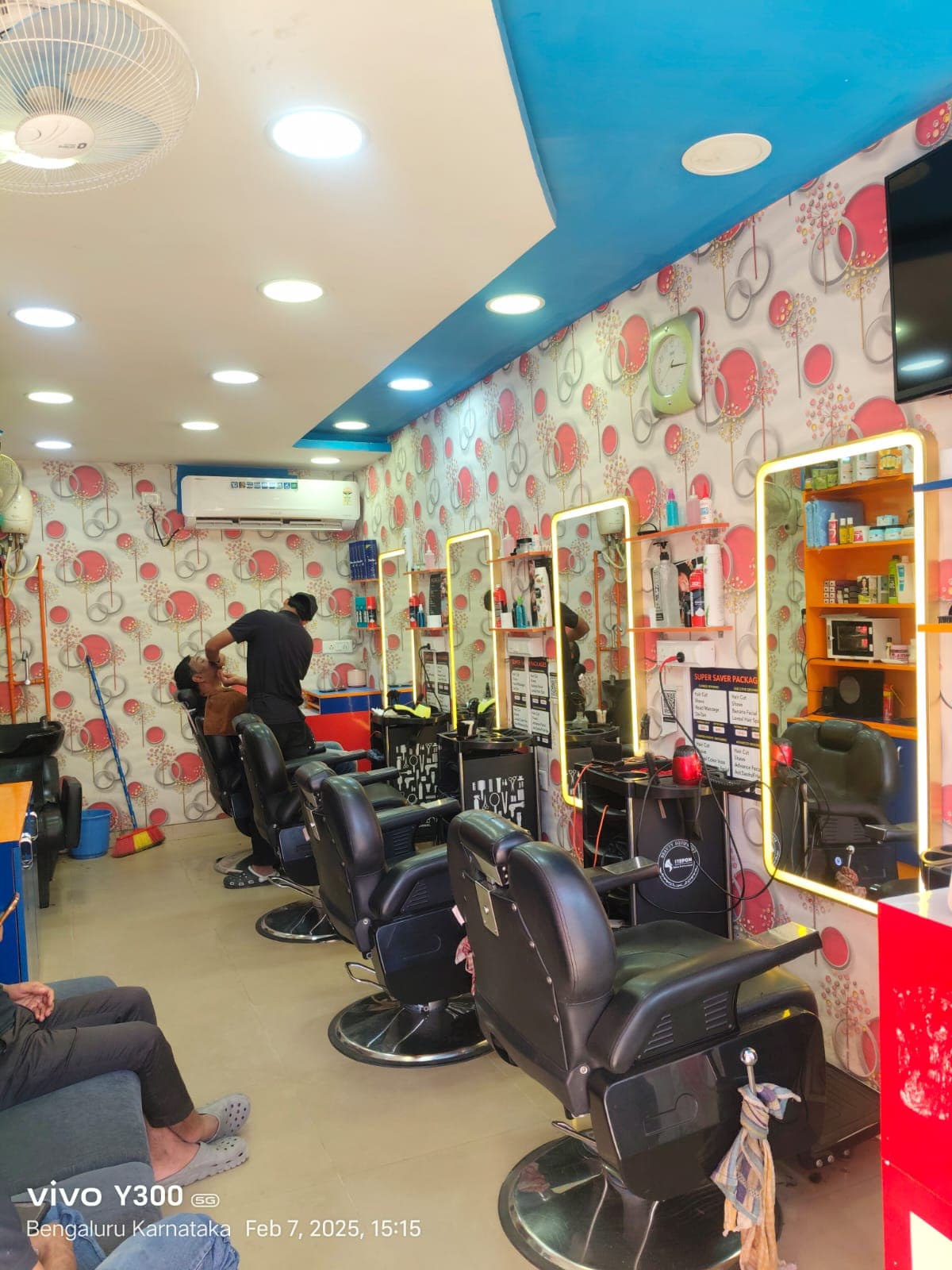 Infinity Men's Salon - DLF Road