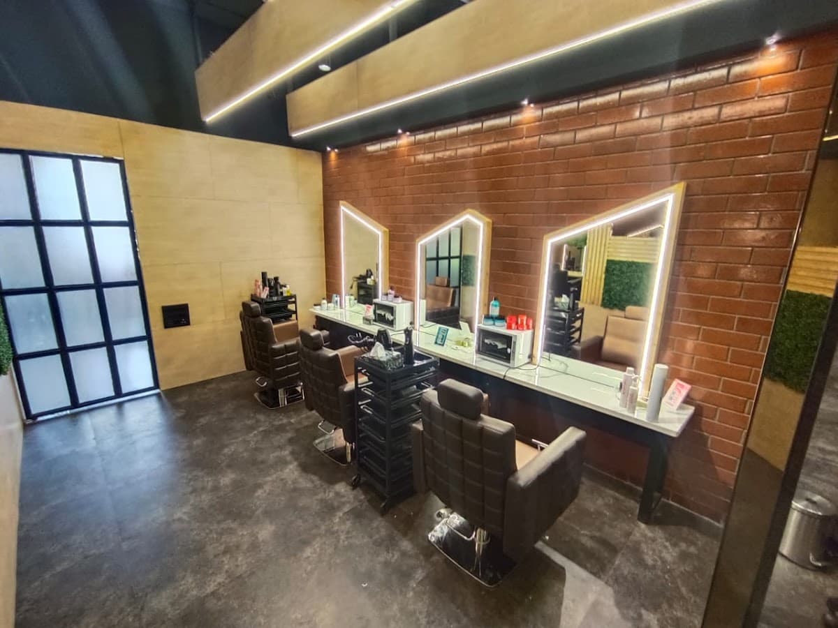 GREEN TRENDS UNISEX HAIR & STYLE SALON