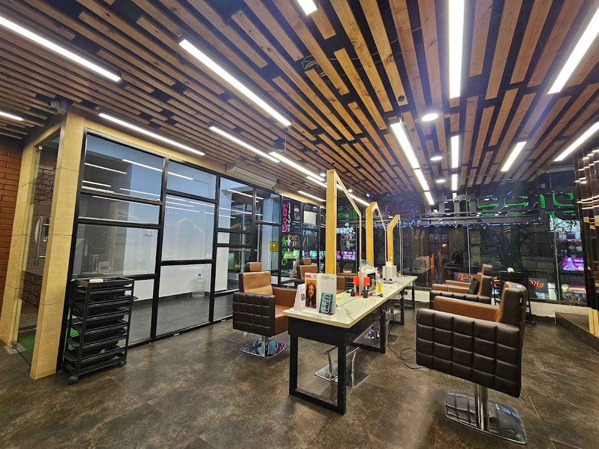 GREEN TRENDS UNISEX HAIR & STYLE SALON