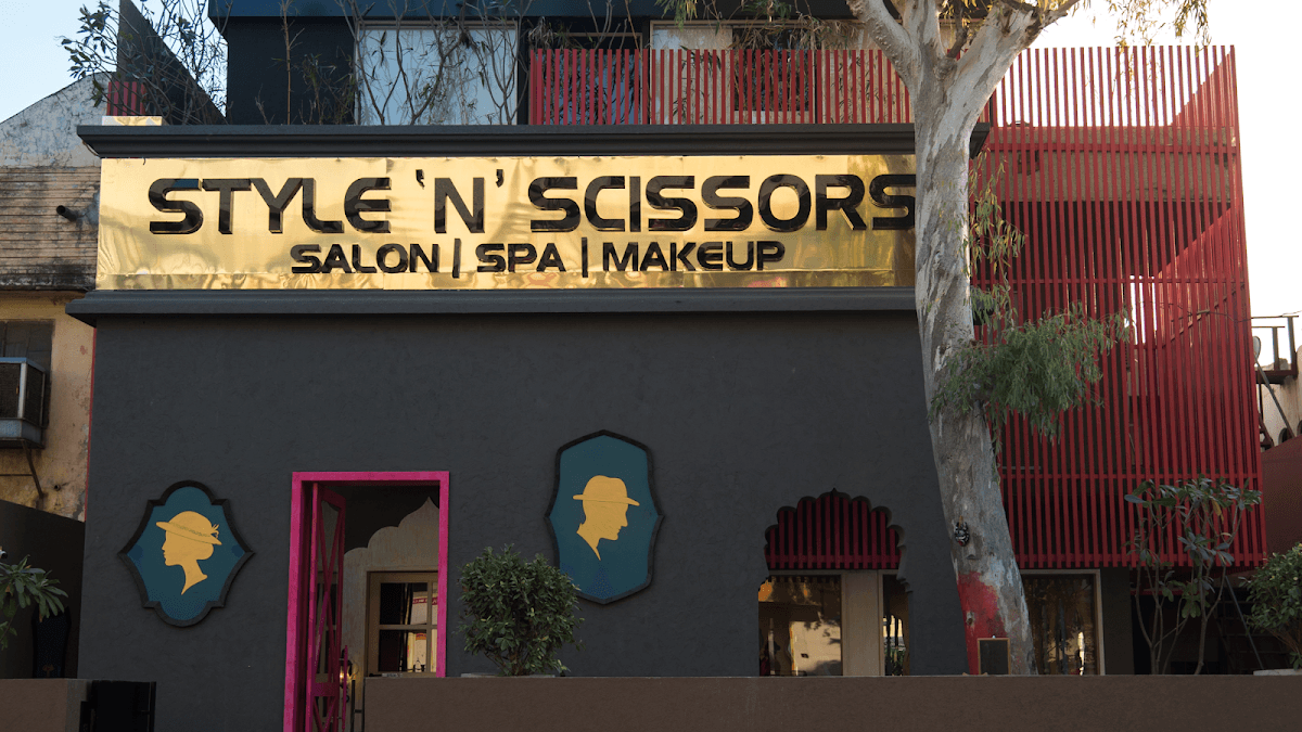 Style 'N' Scissors