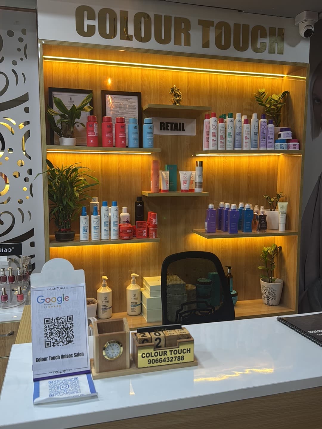 Colour Touch Unisex Salon