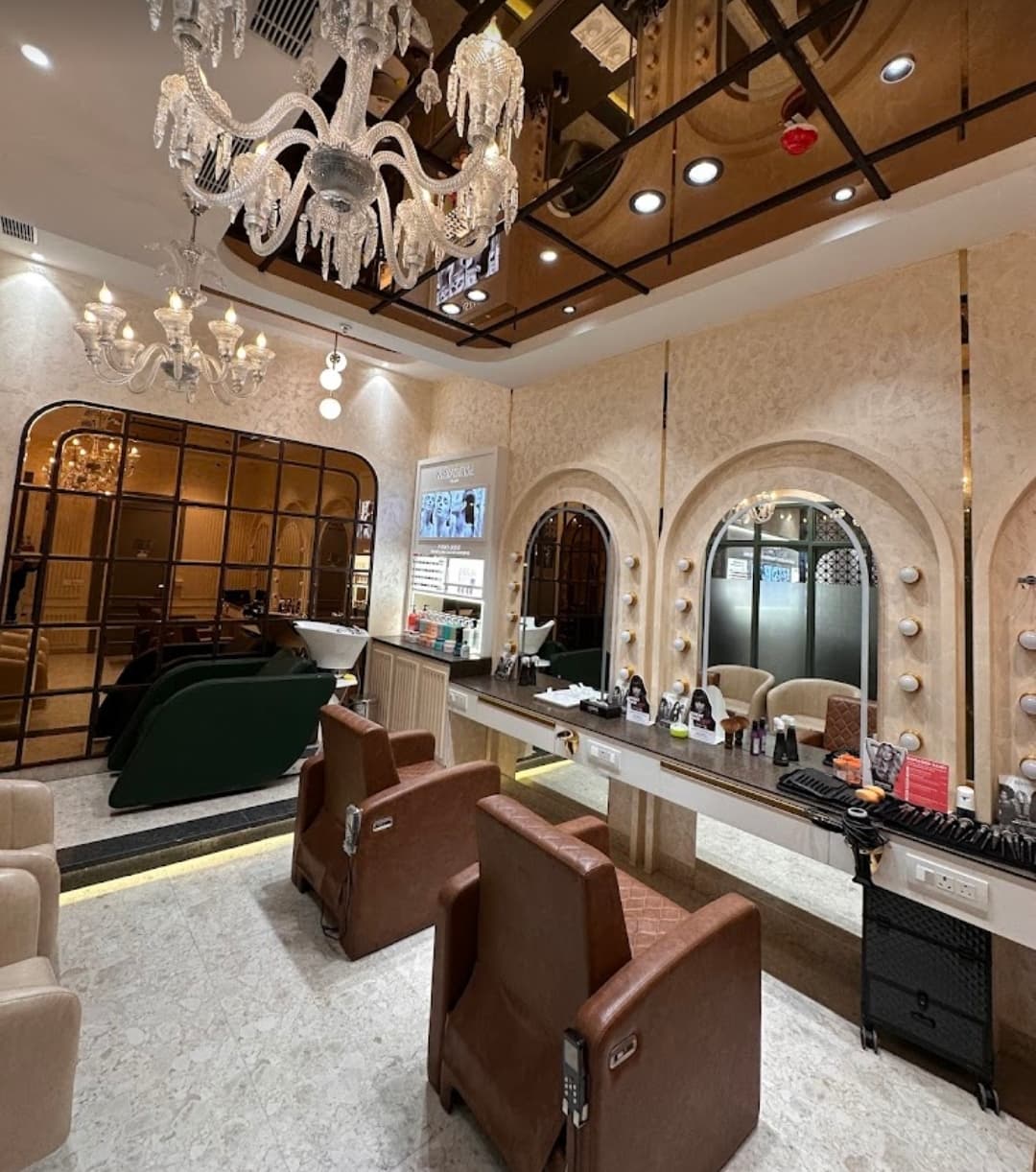 Looks Salon South city Ludhiana