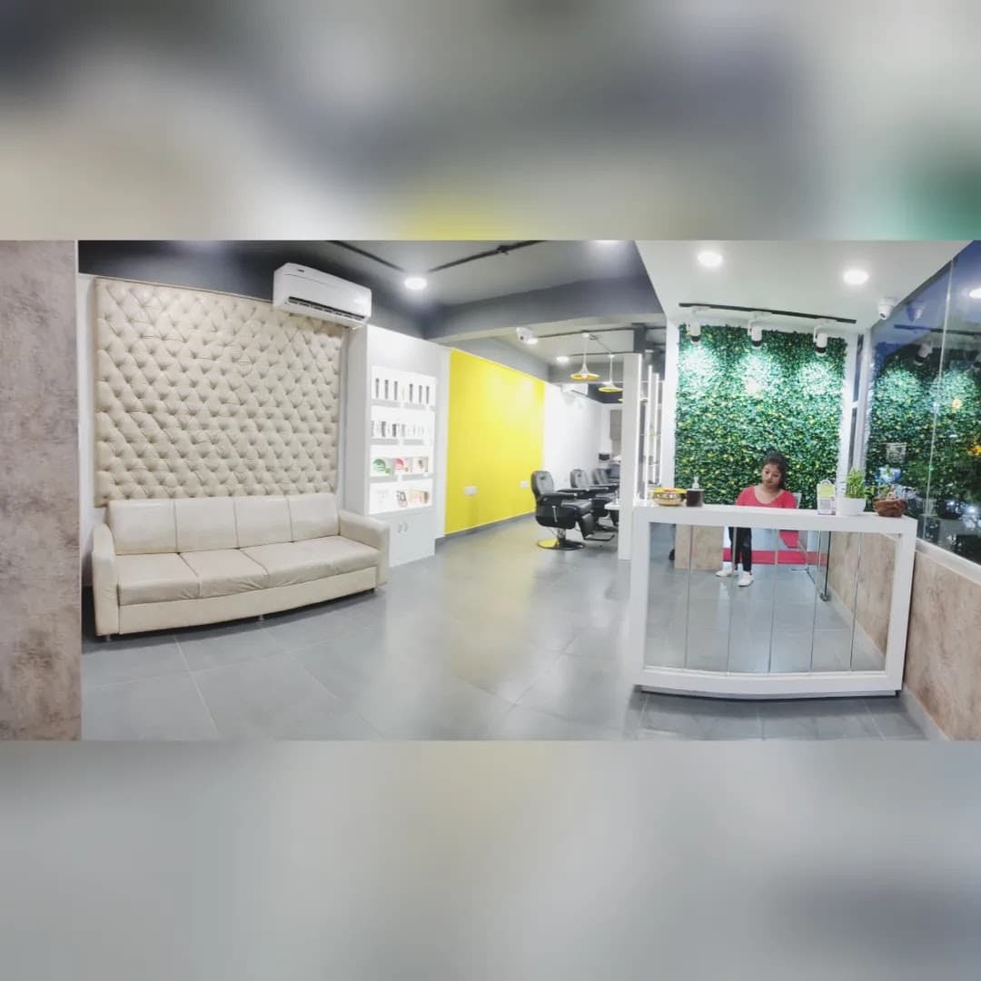 Cut 'n' curl unisex salon