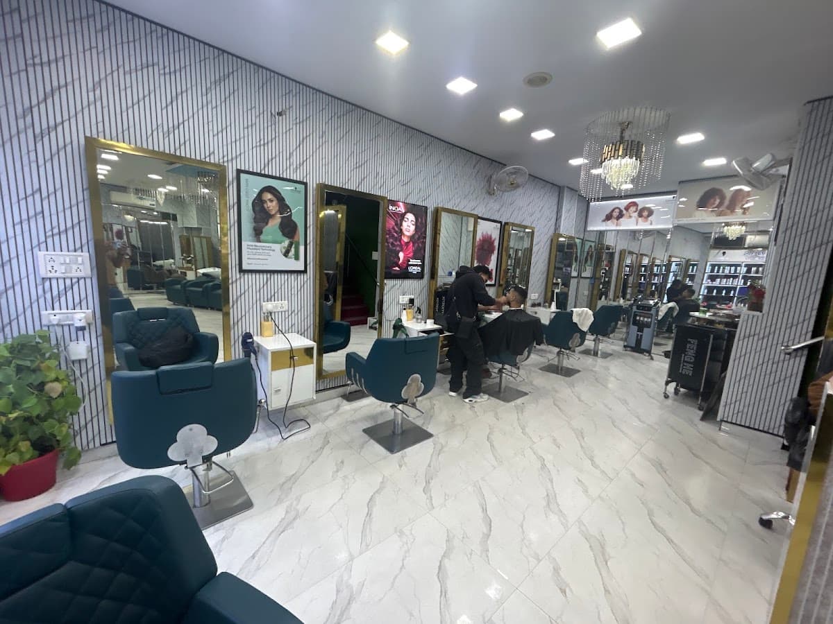Midas Unisex Saloon