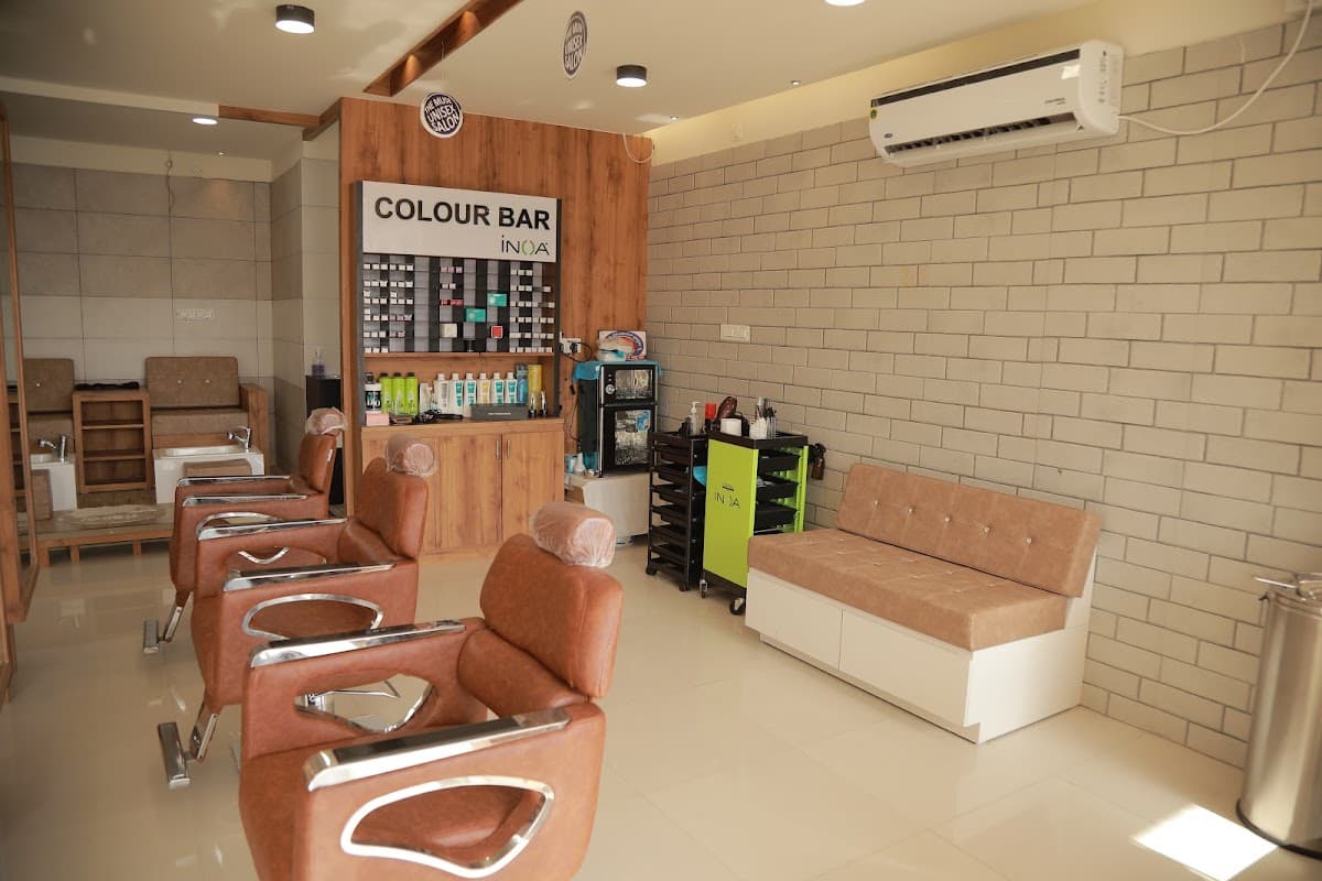 The Muse Unisex saloon