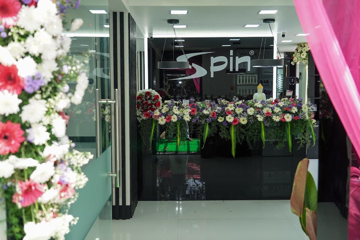 Spin Unisex Salon Kogilu Cross