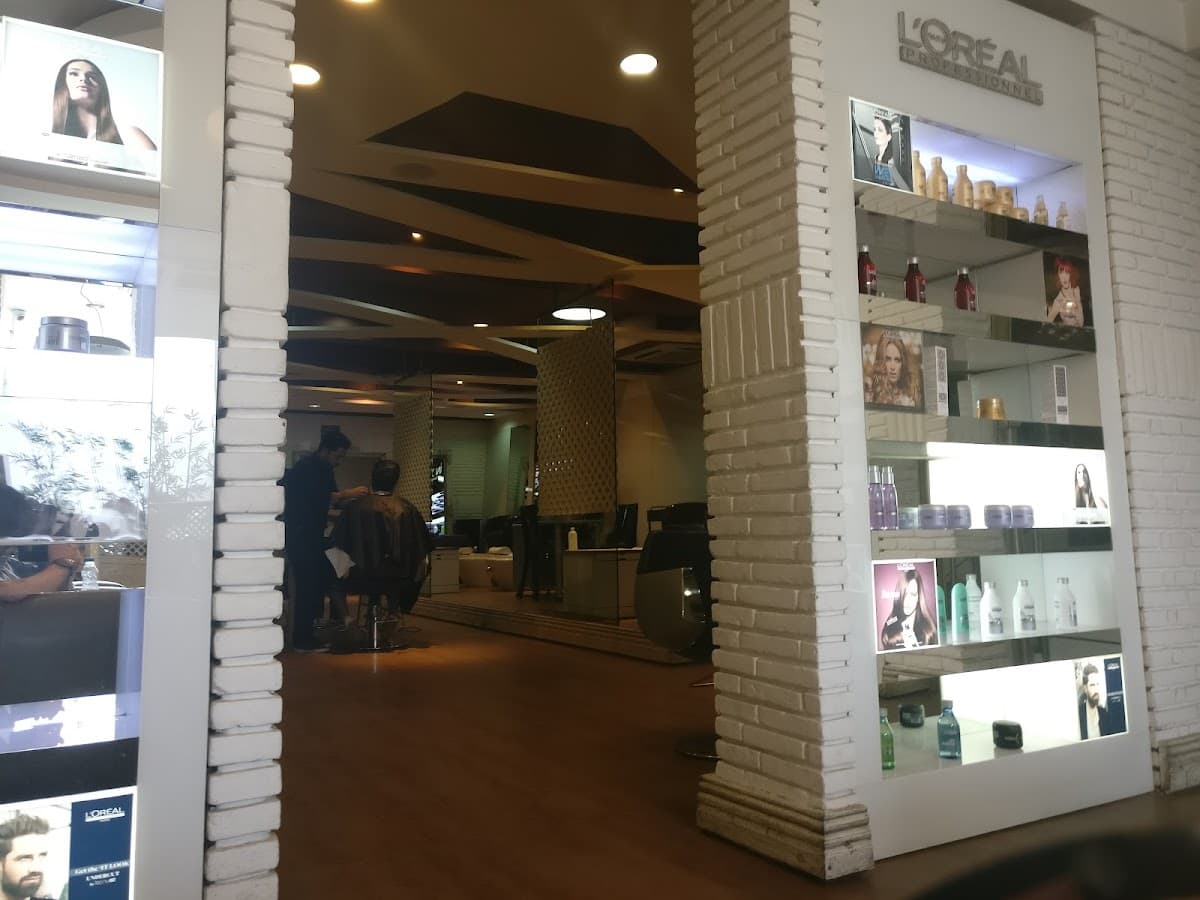 Looks Salon