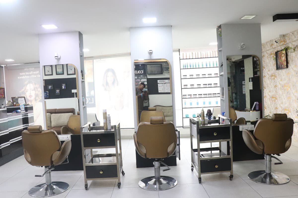 Lee Unisex Salon