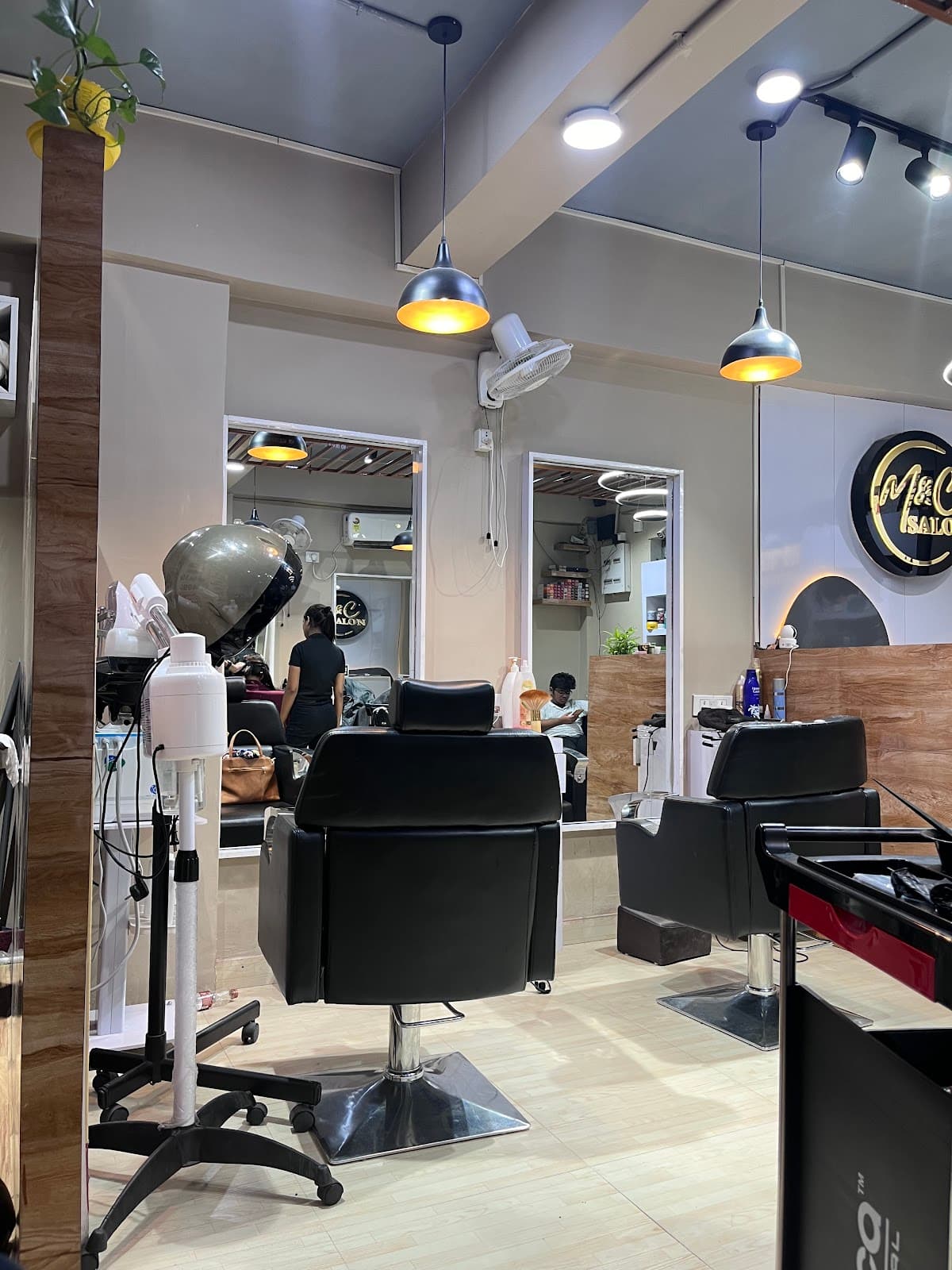 M&C Unisex Salon
