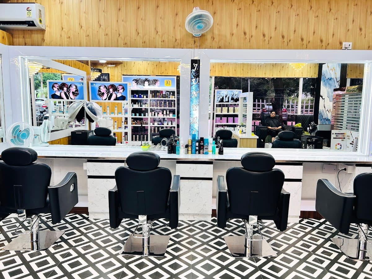 Junyali Smart Unisex Salon - Best Unisex Salon in Dehradun| Hair Treatment| Bridal Makeup| Nail Extensions Salon in Dehradun