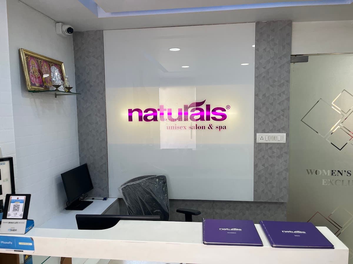 Naturals Salon