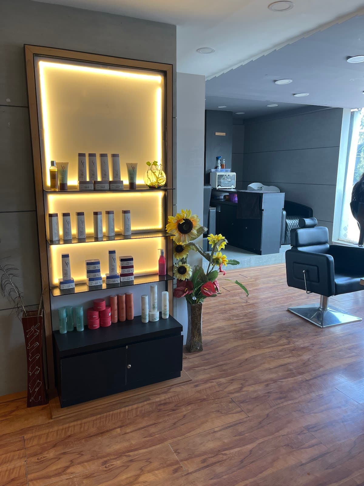 Naturals Salon