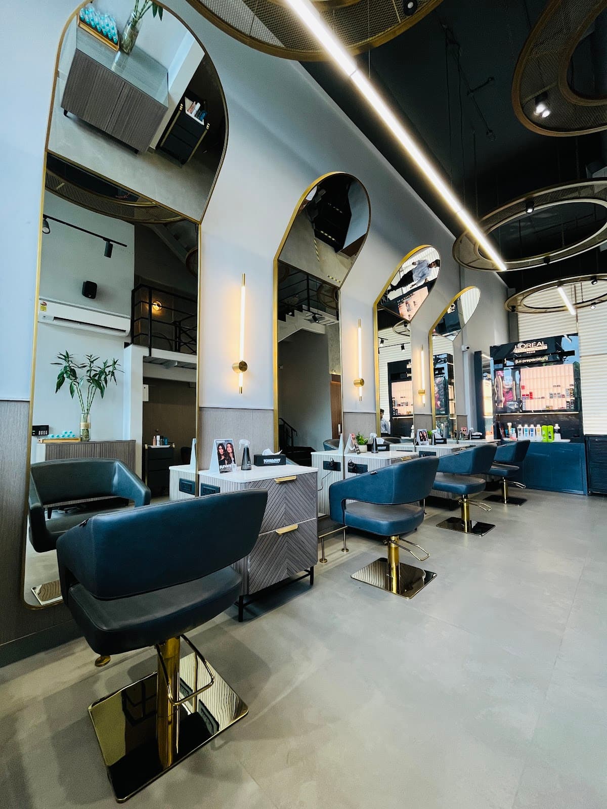 TONI & GUY Wave City Center