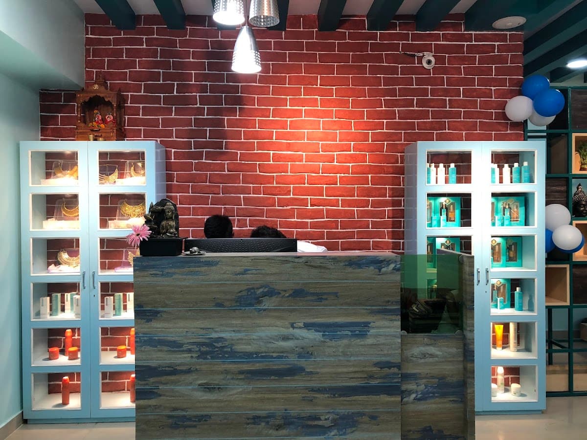 R Three Salon