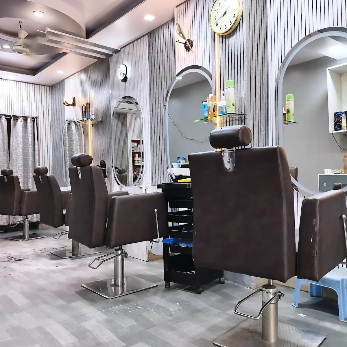 Wild style unisex salon