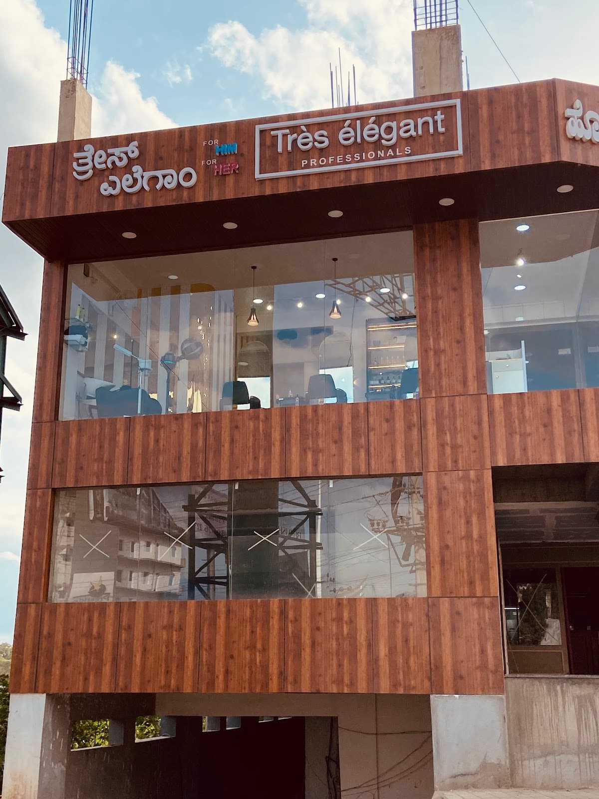 Tres elegant Unisex Salon