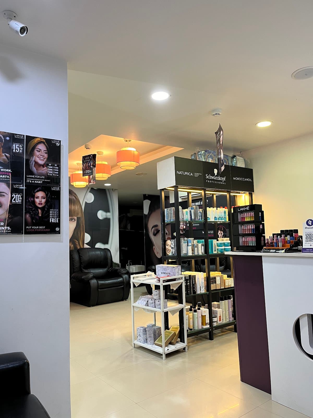 Lakme Salon For Him and Her in 7th Phase,JP Nagar,Bengaluru