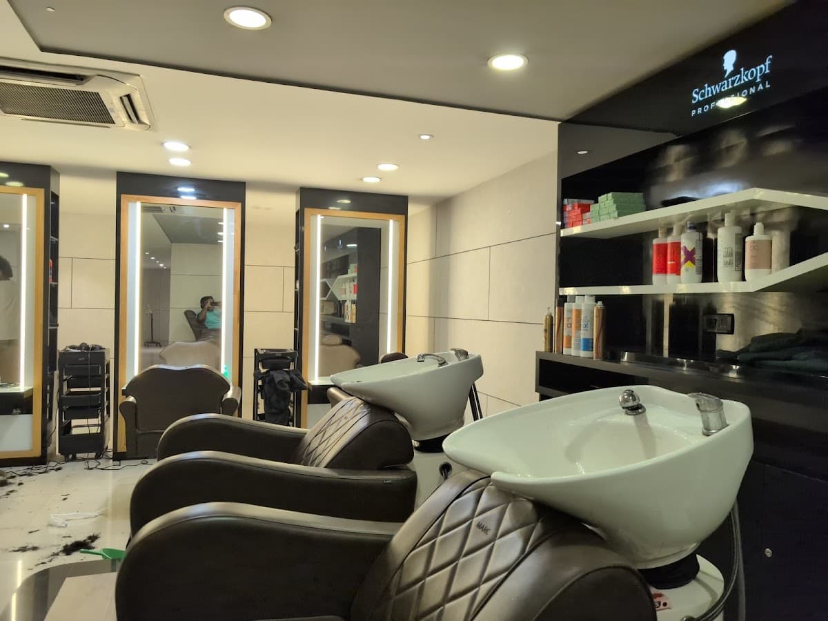 Naturals unisex Salon/ Naturals kaggadasapura/ Naturals CV Raman Nagar