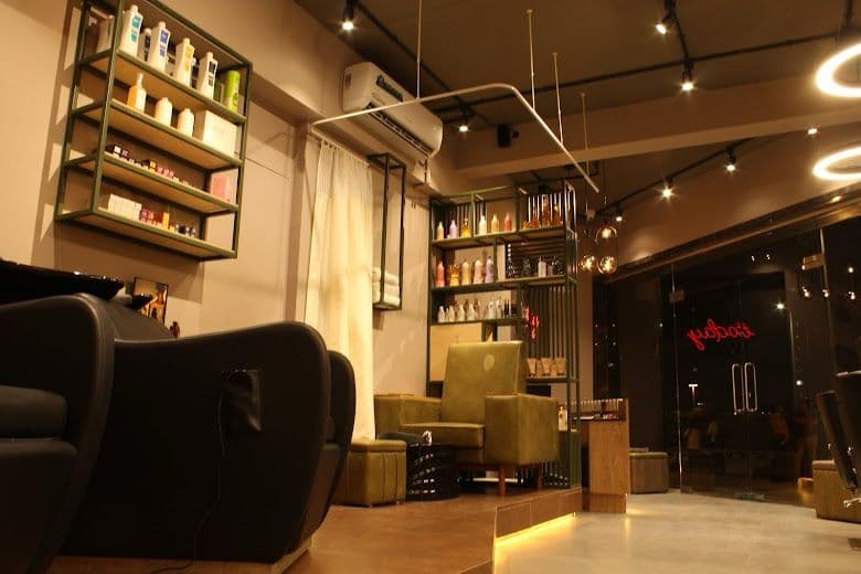 Hair Factory Unisex Salon || Best Salon In surat | Balayage Expert | Best Salon in vesu | Nails Salon