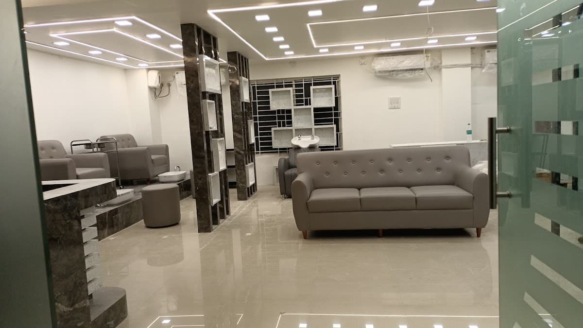 Evoque Unisex Salon