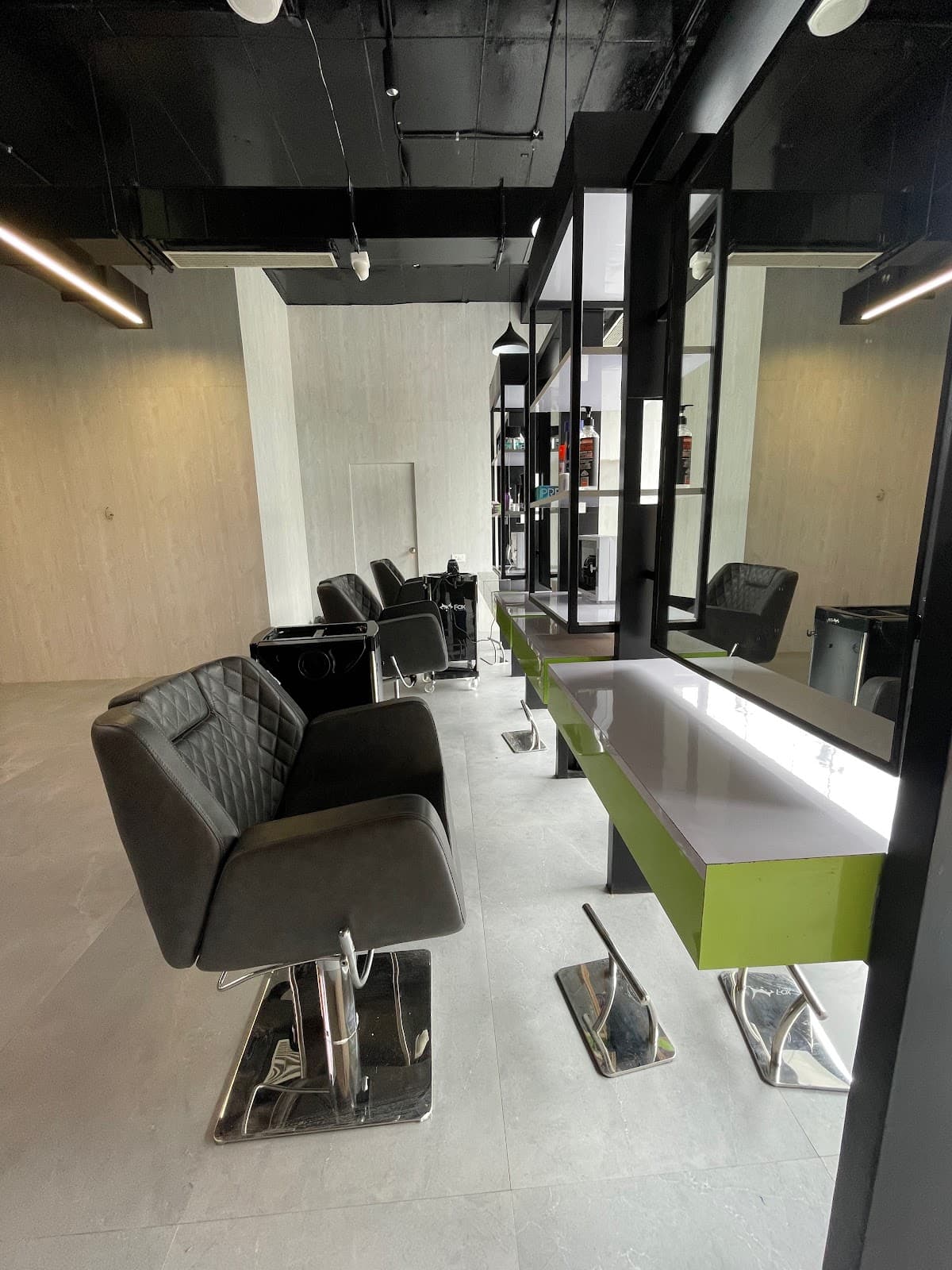 YLG Salon / Haralur