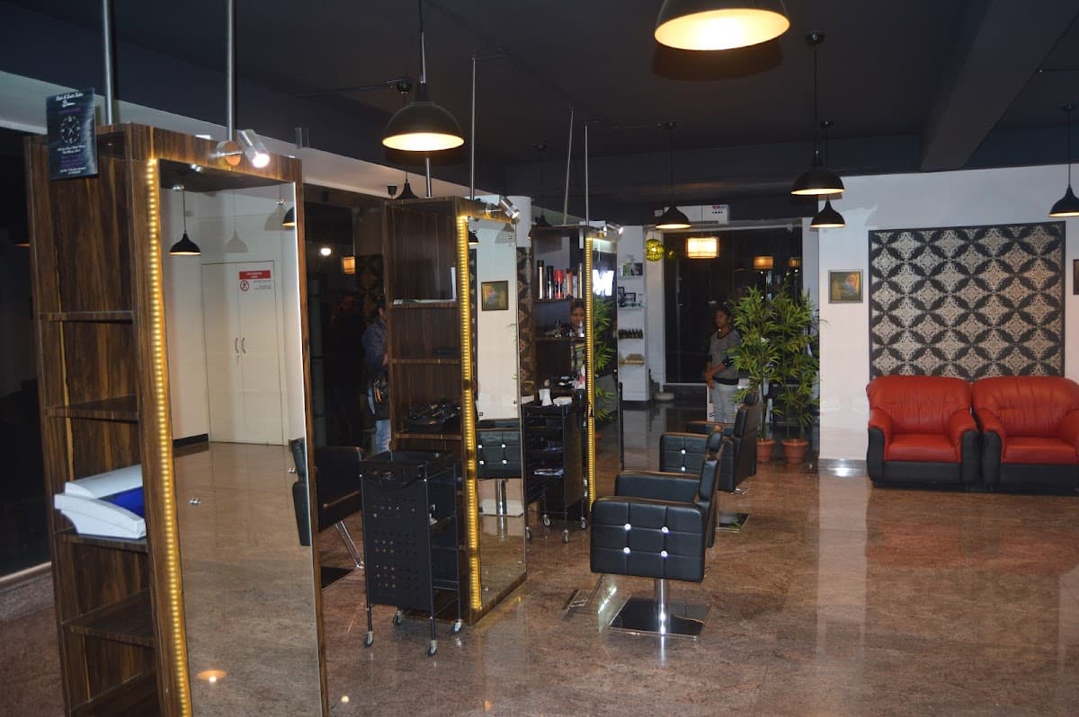 Appu John’s unisex salon