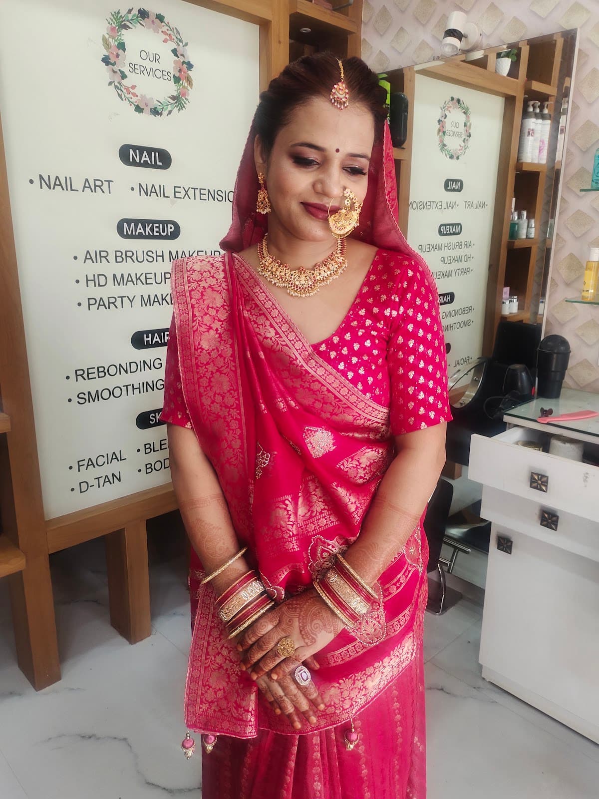 The Looks Beauty Care Best parlour in Vashali nagar