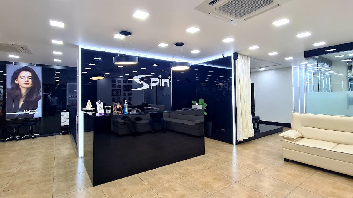 Spin Unisex Salon, Brookfield