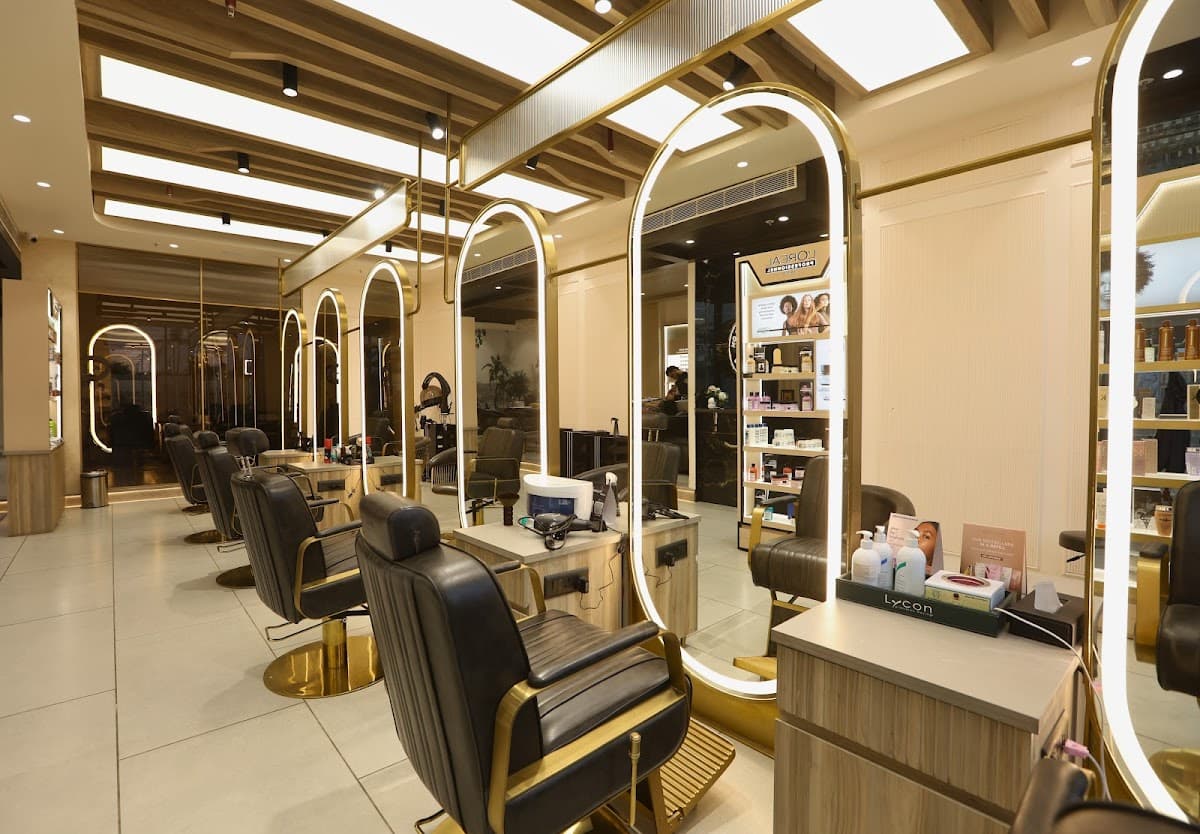 Looks Salon, Ace Medley Noida