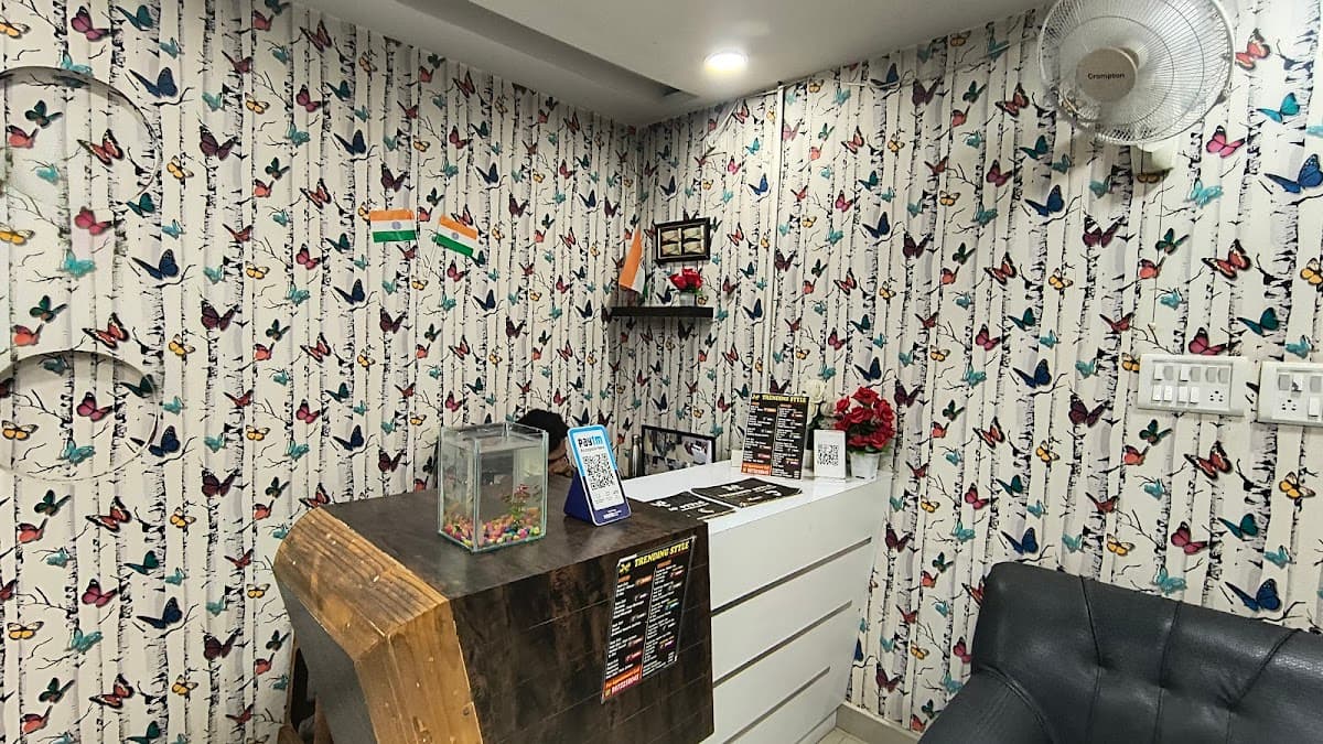 Trending Style Unisex salon