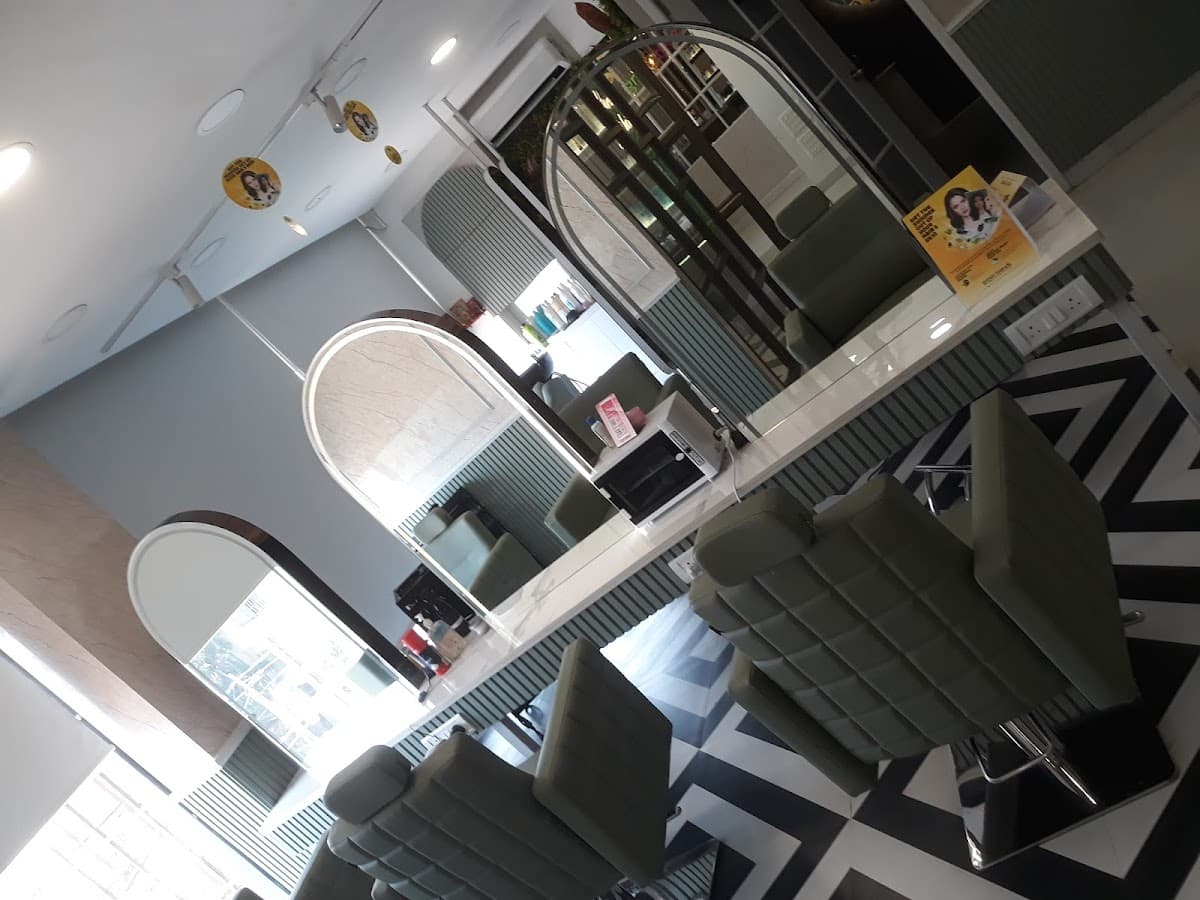 Green Trends Unisex Hair & Style Salon/Nagarbhavi