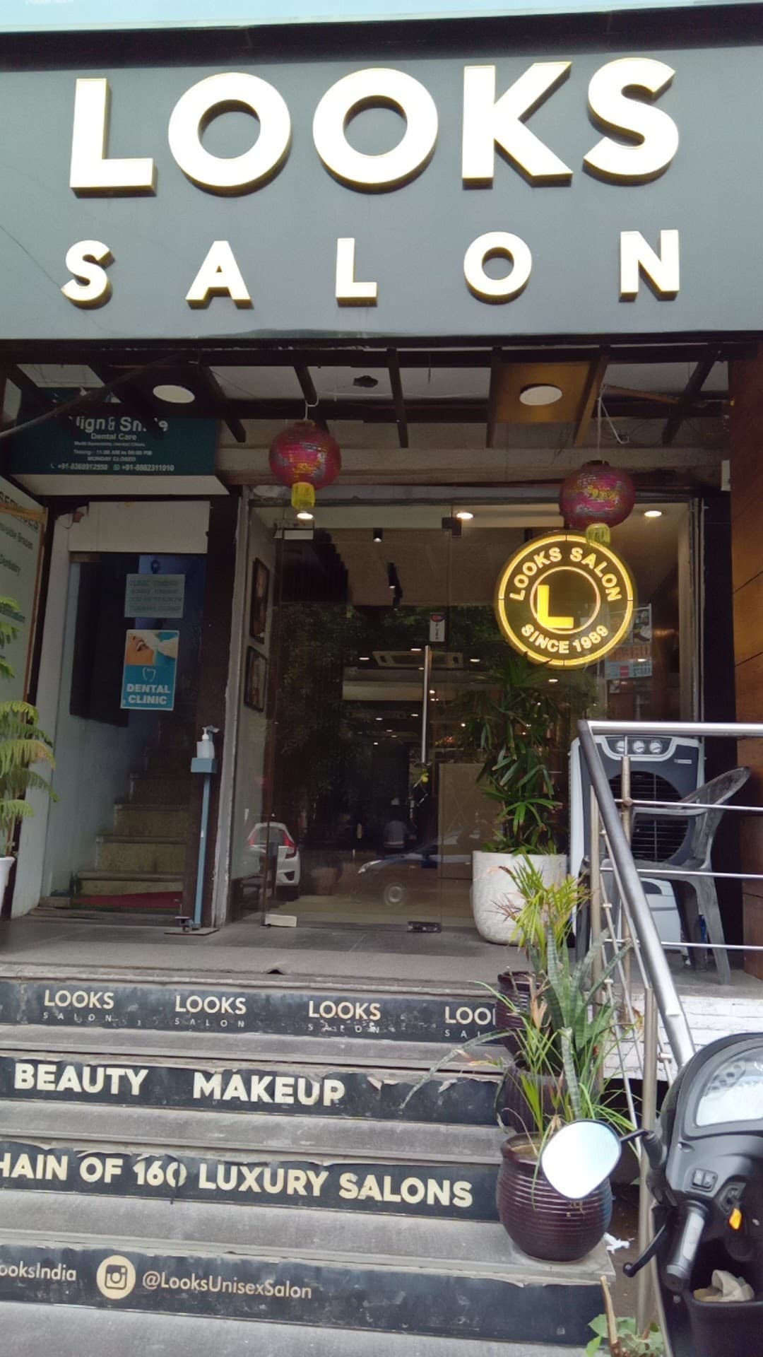 Looks salon